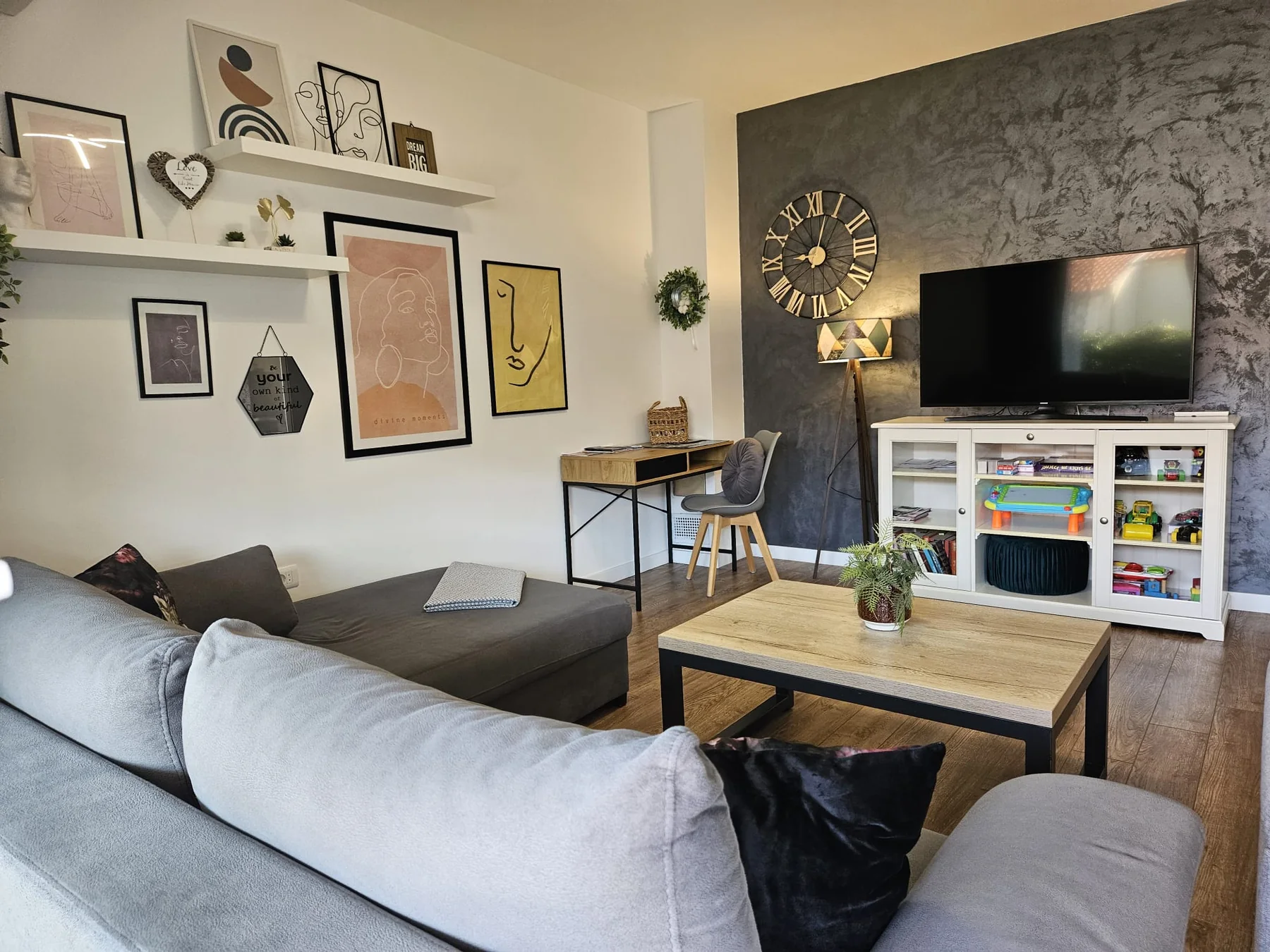 Ugodan dnevni kutak apartmana Rita s TV-om