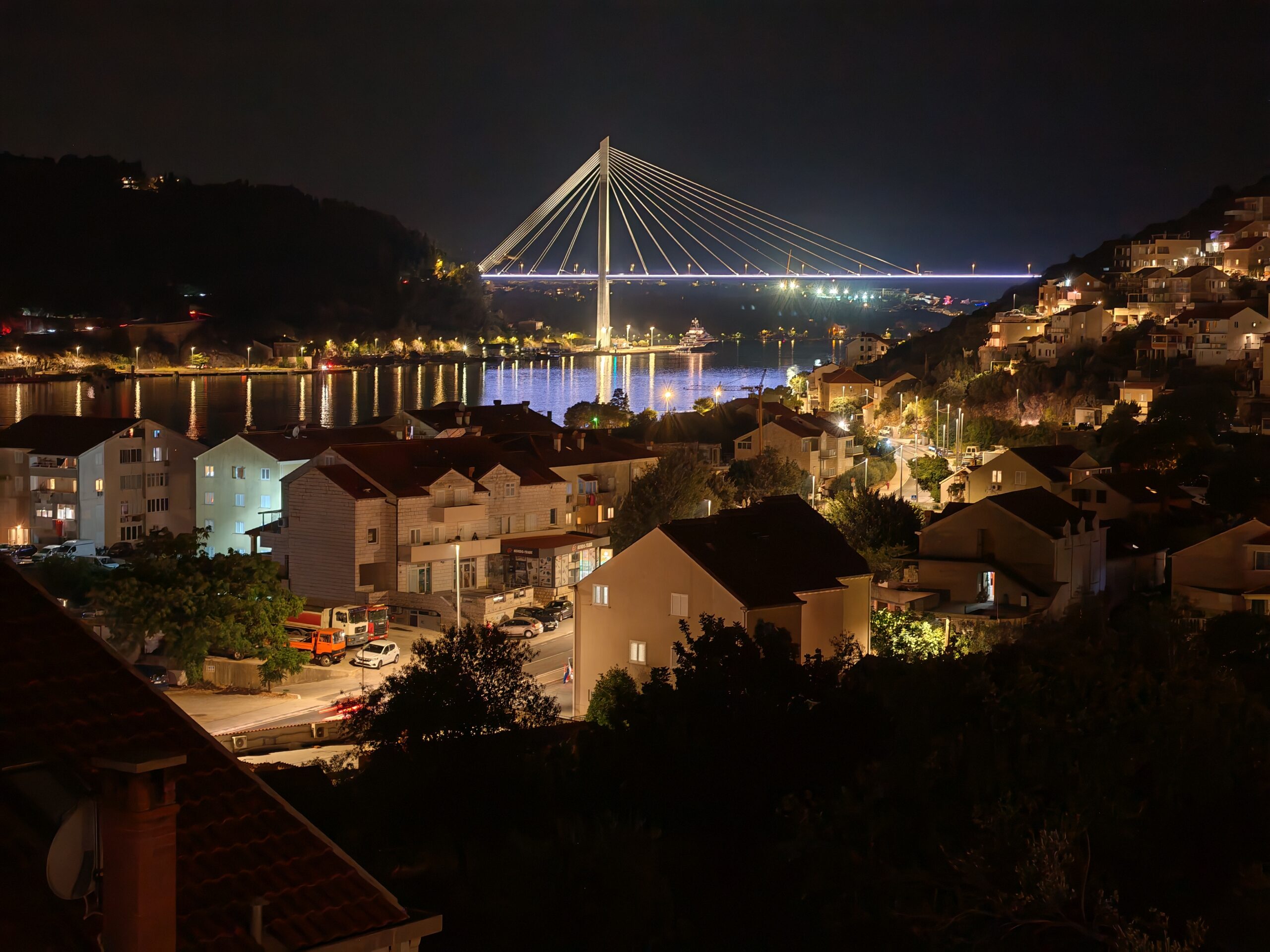 Pogled na Dubrovački most